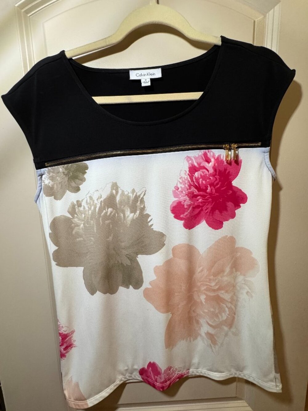Calvin Klein Floral Cap Sleeve Top Size M Black Zip